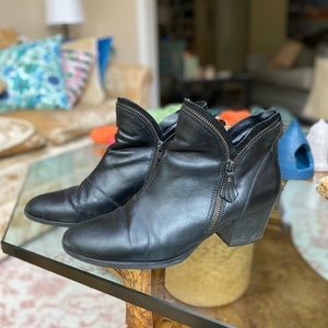 Earth casual booties: Nadya
